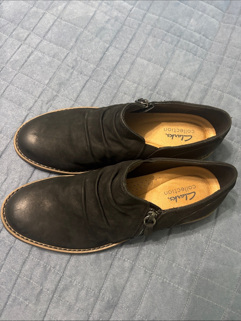 Clarks Women’s Camzin Pace Black leather Slip-On Shoe side zip size 8.5 NWT